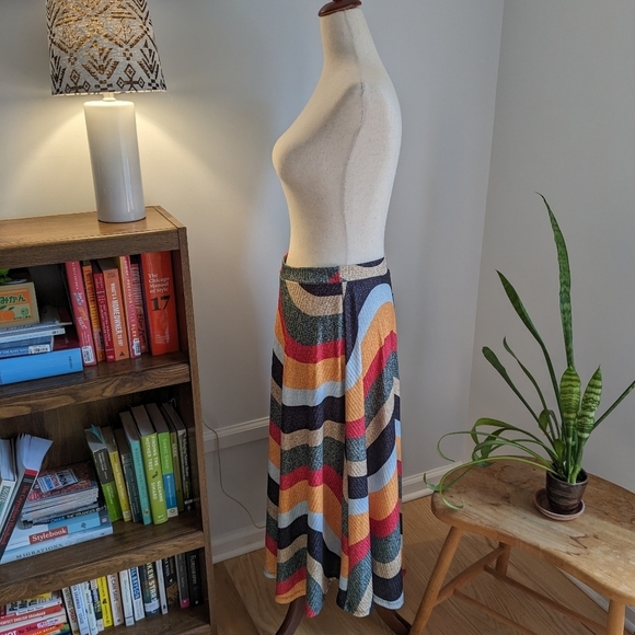 Zig Zag Skirt | Flowy | Midi | Blue, Orange, Red, Green, Beige | Size 6 or 8 - Picture 3 of 7